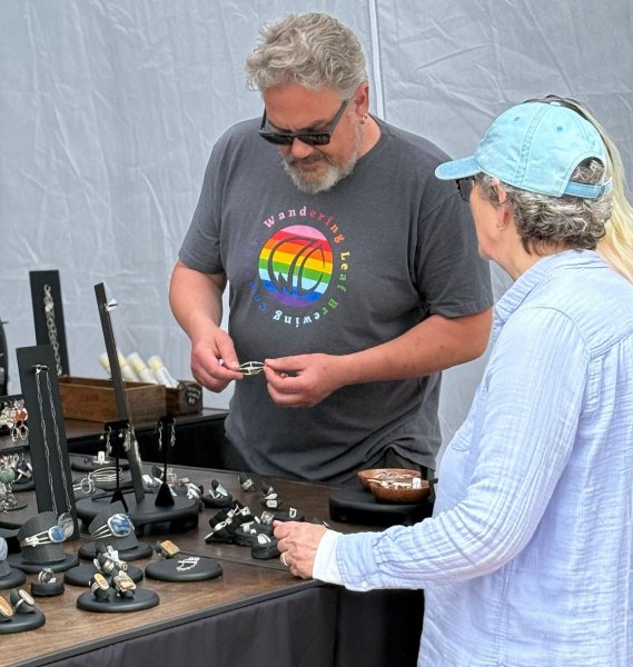 Stone-Arch-Bridge-Festival-2025-Jewelry-chat