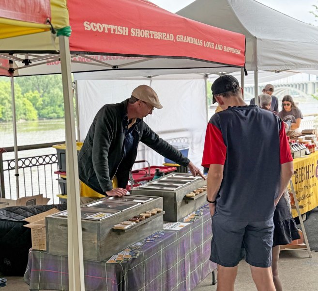 Stone-Arch-Bridge-Festival-2025-shortbread