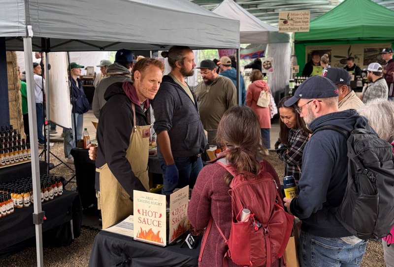 Stone-Arch-Bridge-Festival-Hot-Sauce-Tasting