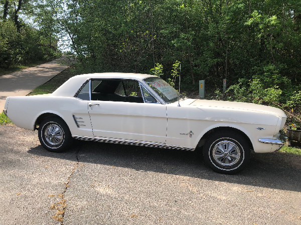 Stone-Arch-Bridge-Festival-Art-of-the-Car-Show-1966-Ford-Mustang