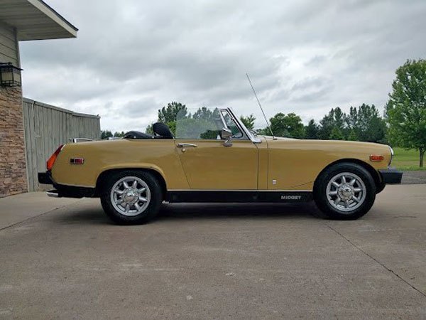 Stone-Arch-Bridge-Festival-Art-of-the-Car-Show-1975-MG-Midget
